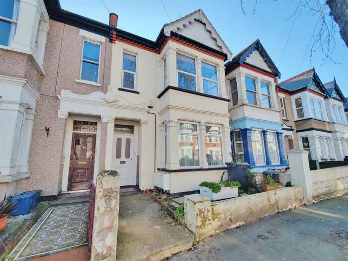 2 Bedroom Flat To Rent In Burdett Avenue, Westcliff-On-Sea, SS0