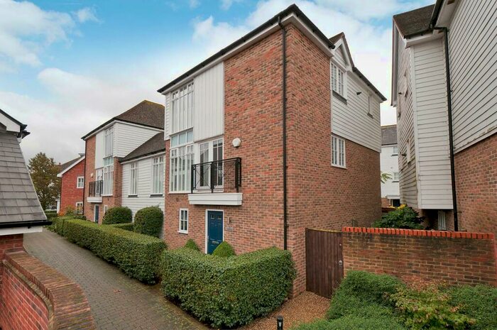 3 Bedroom Semi-Detached House To Rent In Ames Way, Kings Hill, ME19