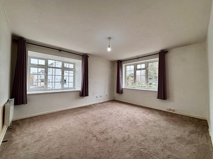 2 Bedroom Flat To Rent In Mayford Close, Beckenham, BR3