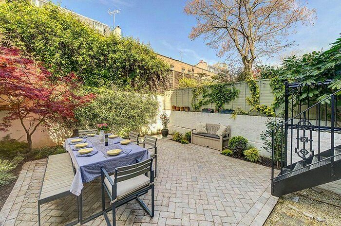 4 Bedroom Terraced House To Rent In Stafford Terrace, Kensington, W8