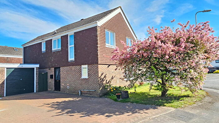 4 Bedroom Detached House For Sale In The Waverleys, Thatcham, RG18