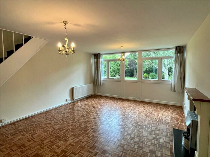 3 Bedroom Flat To Rent In Tarnwood Park, London, SE9