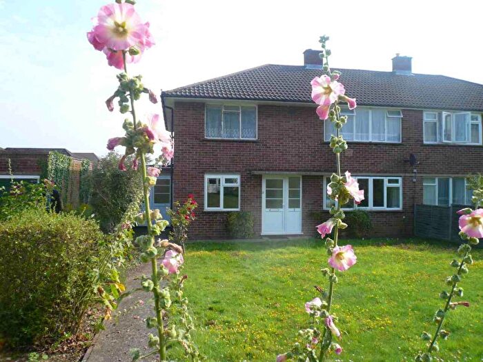 2 Bedroom Flat To Rent In Chesham, Berkeley Close, HP5
