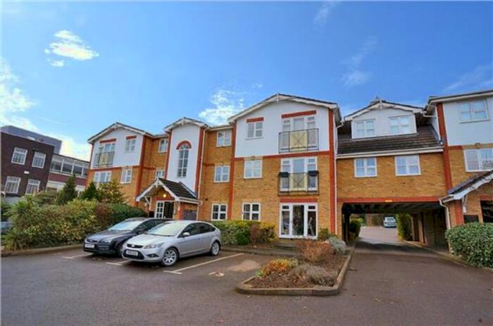 2 Bedroom Flat To Rent In Springfield Road, Wallington, Surrey, SM6