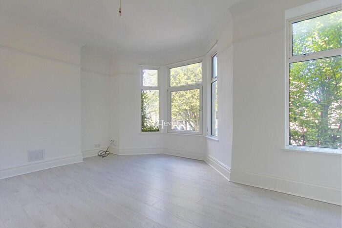 1 Bedroom Flat For Sale In Connaught Road, Roath, Cardiff, CF24