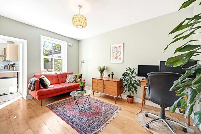 1 Bedroom Flat For Sale In Saville Road, London, United Kingdom, W4