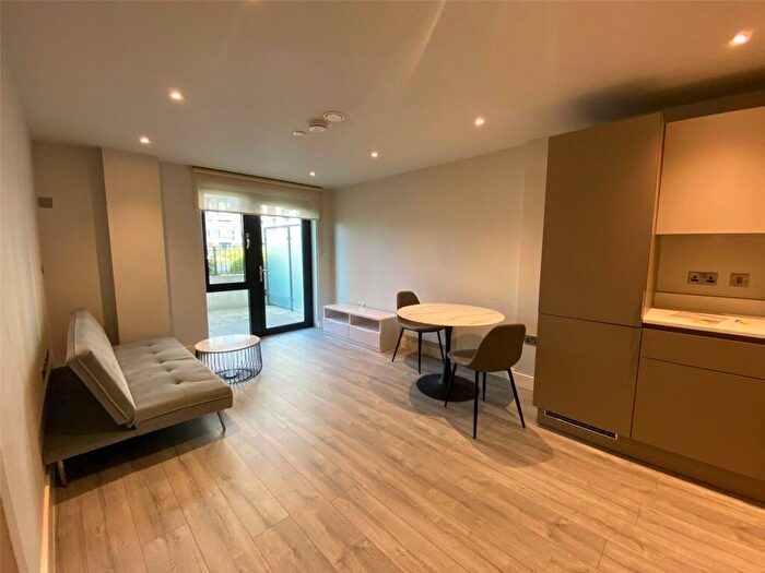 1 Bedroom Apartment To Rent In St Martin's Place, Broad Street, Birmingham, B15