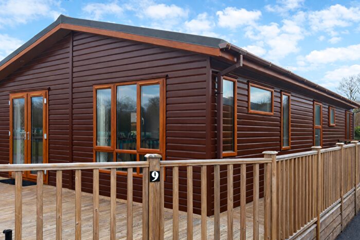 2 Bedroom Lodge For Sale In Edgeley Holiday Park, Surrey, GU5