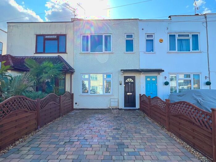 1 Bedroom Terraced House For Sale In First Avenue, West Molesey, KT8