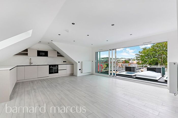 2 Bedroom Flat For Sale In The Broadway, London, SW19