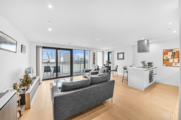 3 Bedroom Flat For Sale In Yablsey Street London, E14