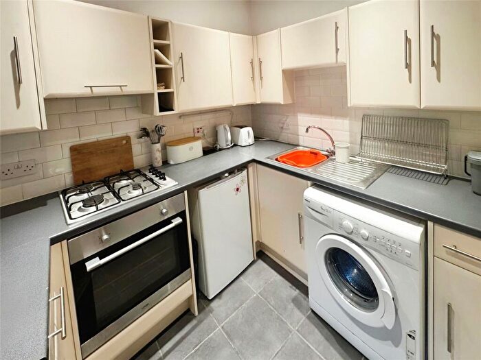 1 Bedroom Flat To Rent In Albion Road, Edinburgh, Midlothian, EH7