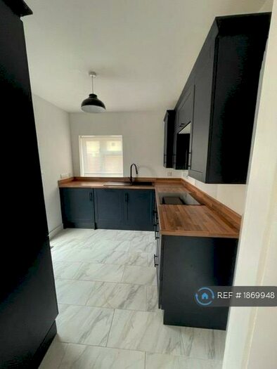 3 Bedroom Semi-Detached House To Rent In Hillside Road, Croydon, CR0