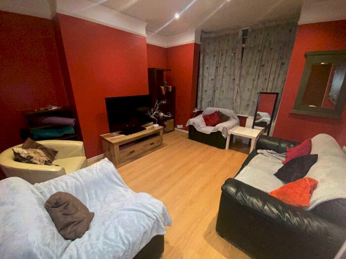 5 Bedroom Terraced House To Rent In Ladybarn Lane, Fallowfield, M14