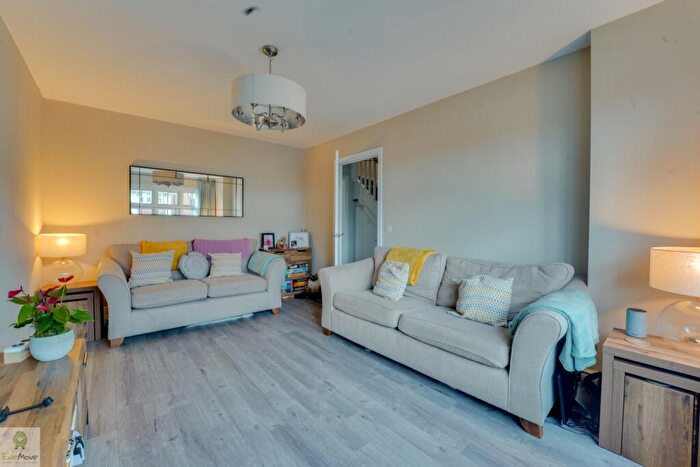 3 Bedroom Semi Detached House For Sale In Oberton Gardens, Stafford, ST18