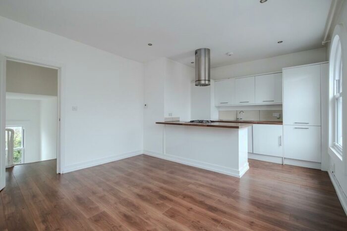 2 Bedroom Duplex To Rent In Mildmay Road London, N1