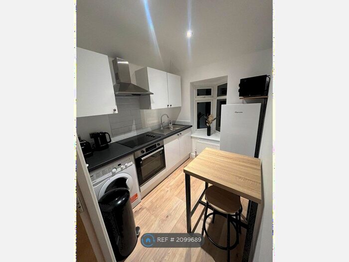 1 Bedroom Flat To Rent In Knutsford Avenue, Watford, WD24