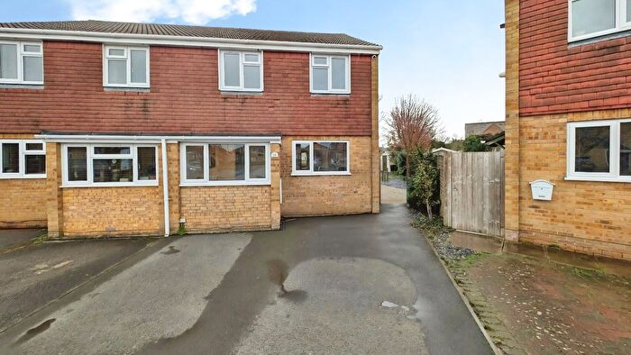 3 Bedroom Semi Detached House For Sale In Lancaster Road, Yate, BS37