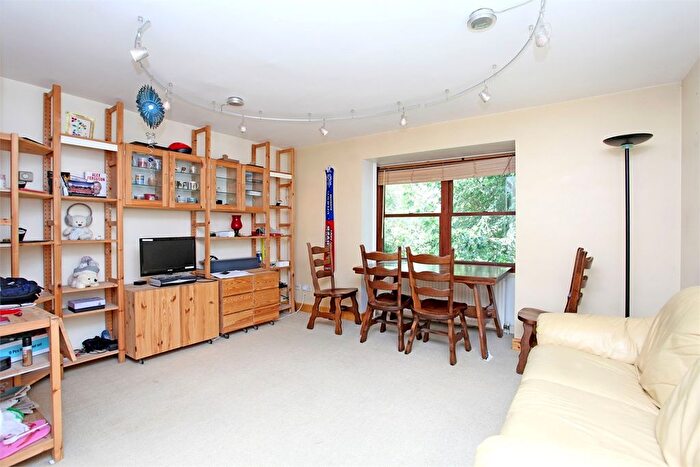 1 Bedroom Flat To Rent In Holley Road, Wendell Park, Shepherd's Bush, W3