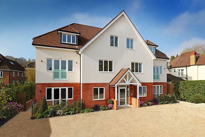 2 Bedroom Flat For Sale In Mclaren Court, Fetcham, KT22