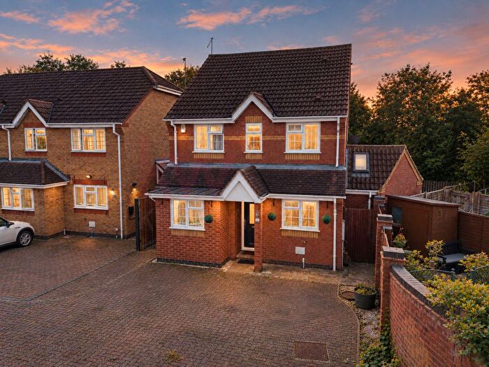 3 Bedroom Detached House For Sale In Sandhurst Close, Northampton, NN4