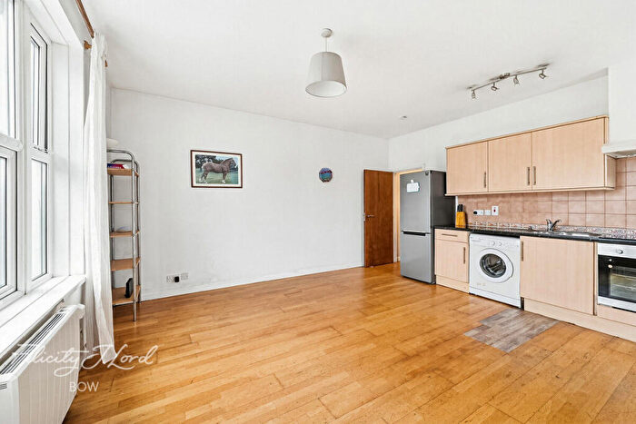 2 Bedroom Apartment For Sale In Bow Common Lane, London, E3