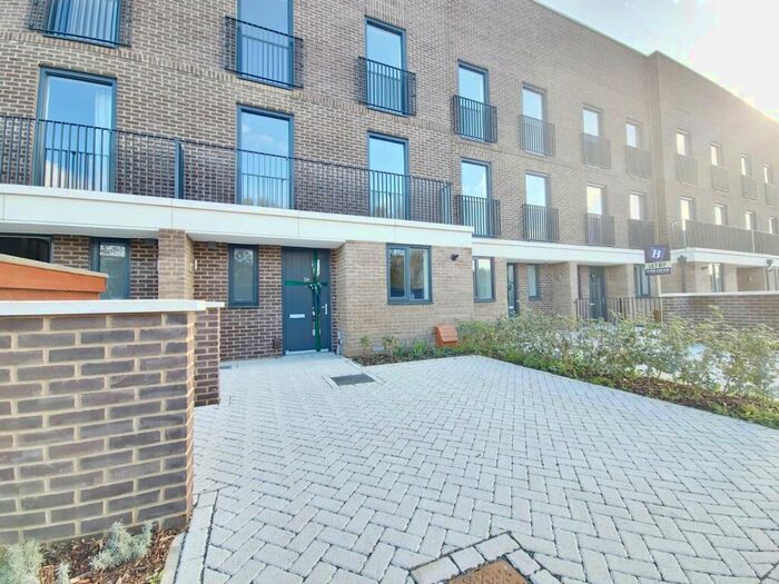 4 Bedroom Terraced House To Rent In Bridgend Crescent, Rainham, RM13