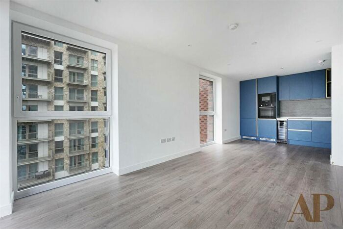 2 Bedroom Apartment To Rent In Grand Union Canal, Quay Walk, HA0