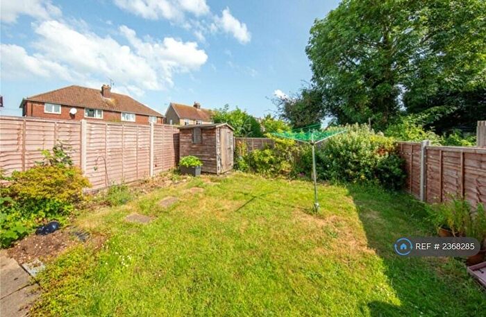 2 Bedroom Maisonette To Rent In Mullion Close, Luton, LU2