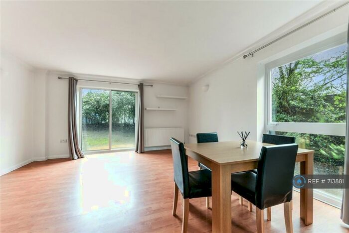 2 Bedroom Flat To Rent In Skipper Court, Barking, IG11