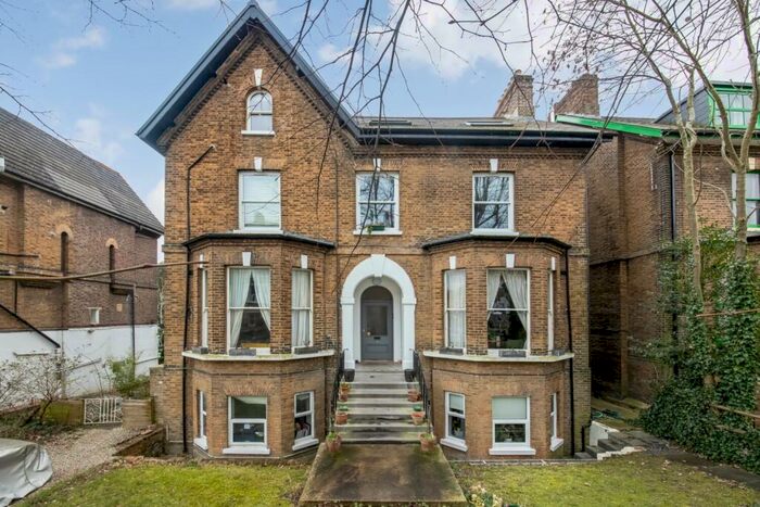 2 Bedroom Apartment To Rent In Thicket Road, Anerley, London, SE20