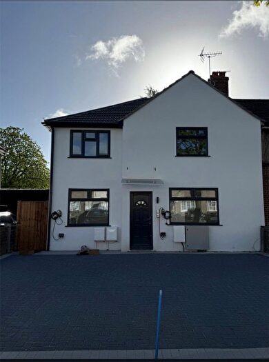 3 Bedroom Flat To Rent In Brimsdown Avenue, Enfield, EN3