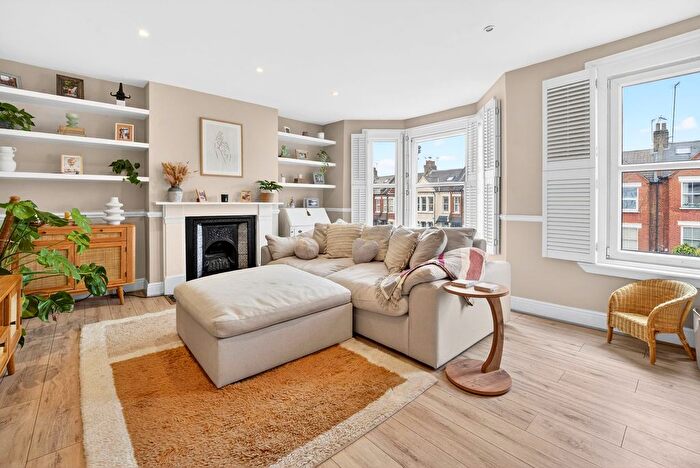 4 Bedroom Maisonette For Sale In Earlsfield Road, London, SW18
