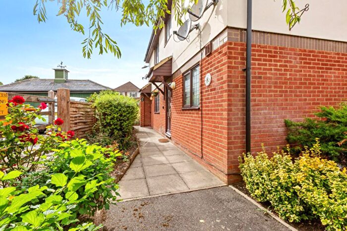 2 Bedroom Flat For Sale In Wharf Road, Wendover, HP22