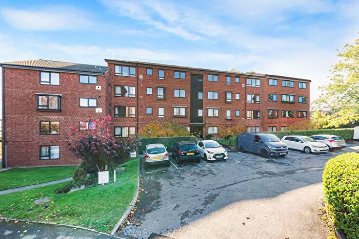 2 Bedroom Flat For Sale In Whitehaven Close, Bromley, BR2