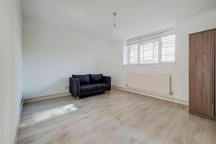 Studio To Rent In Wandsworth Road, Vauxhall, London, SW8