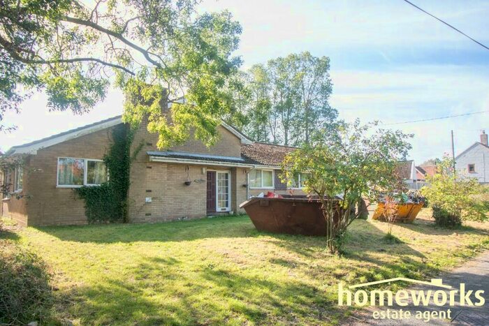 3 Bedroom Detached Bungalow For Sale In Syers Lane, PE32