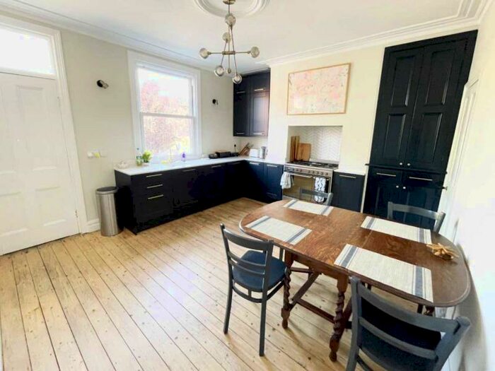 4 Bedroom Terraced House To Rent In Headingely Mount, Leeds, West Yorkshire, LS6