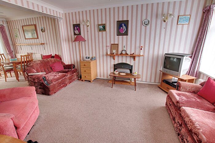 3 Bedroom Semi-detached House For Sale In Ellingham Avenue, March, PE15