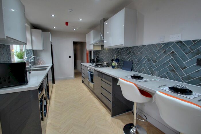 6 Bedroom Terraced House To Rent In Bramley Road, Leicester, LE3