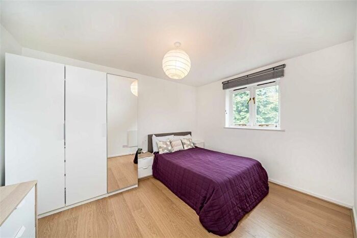 1 Bedroom Flat For Sale In Farrow Lane, London, SE14
