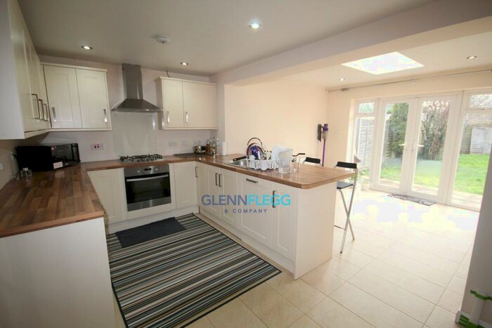 3 Bedroom Semi-Detached House To Rent In Thames Road, Langley, SL3