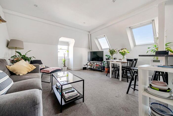 3 Bedroom Flat To Rent In Iddesleigh Road, Redland, BS6
