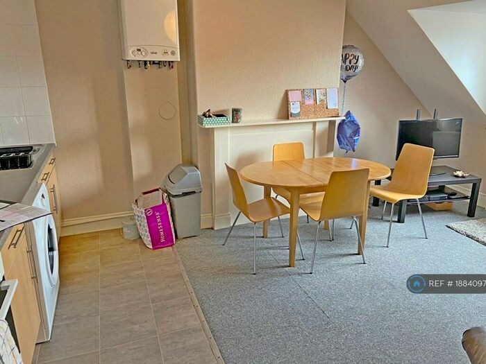 3 Bedroom Flat To Rent In Redland Road, Bristol, BS6