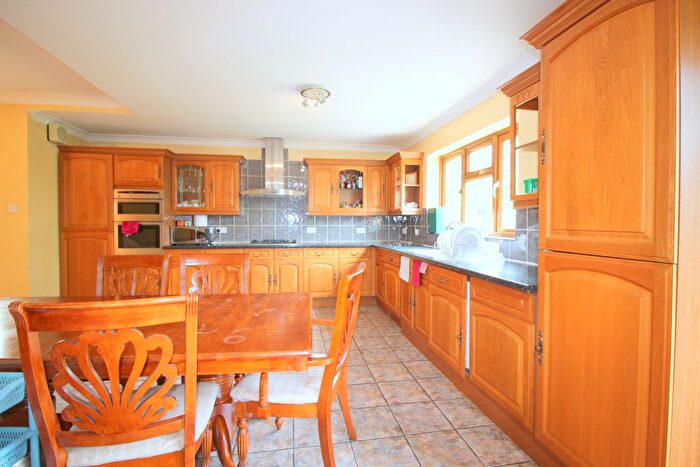 5 Bedroom Semi-Detached House To Rent In Kings Avenue, Woodford Green, IG8