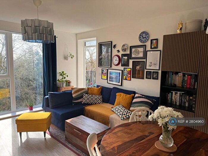 1 Bedroom Flat To Rent In Academy Way, Loughton, IG10