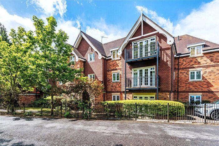 3 Bedroom Apartment For Sale In Station Approach, Oxted, Surrey, RH8