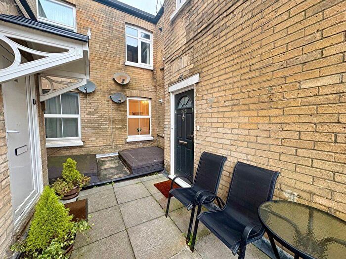 2 Bedroom Flat To Rent In Holdenhurst Road, Springbourne-, P04