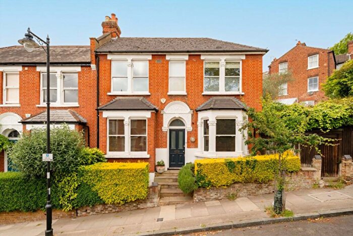 3 Bedroom Semi-Detached House For Sale In Cressida Road, Whitehall Park, N19