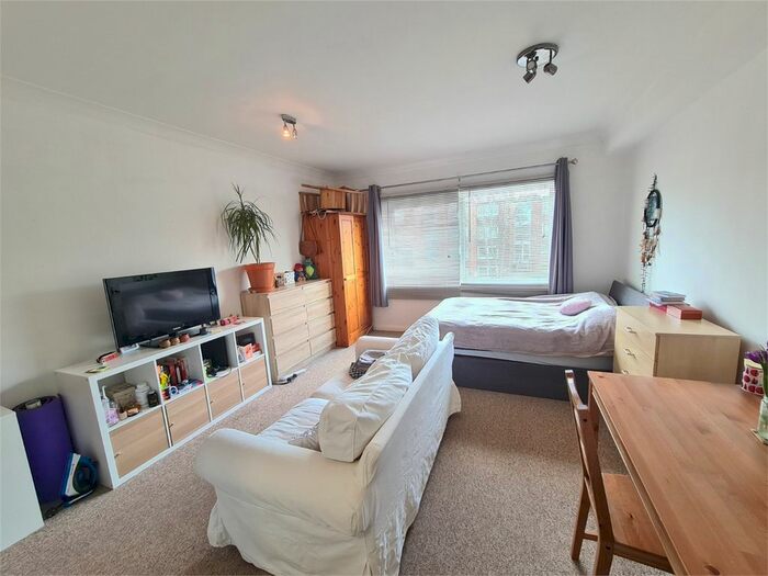 Studio To Rent In Gainsborough Road, Woodside Park, N12